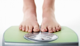 [Khoa học]: Buổi sáng bạn nhẹ cân hơn buổi tối, bạn có tin?